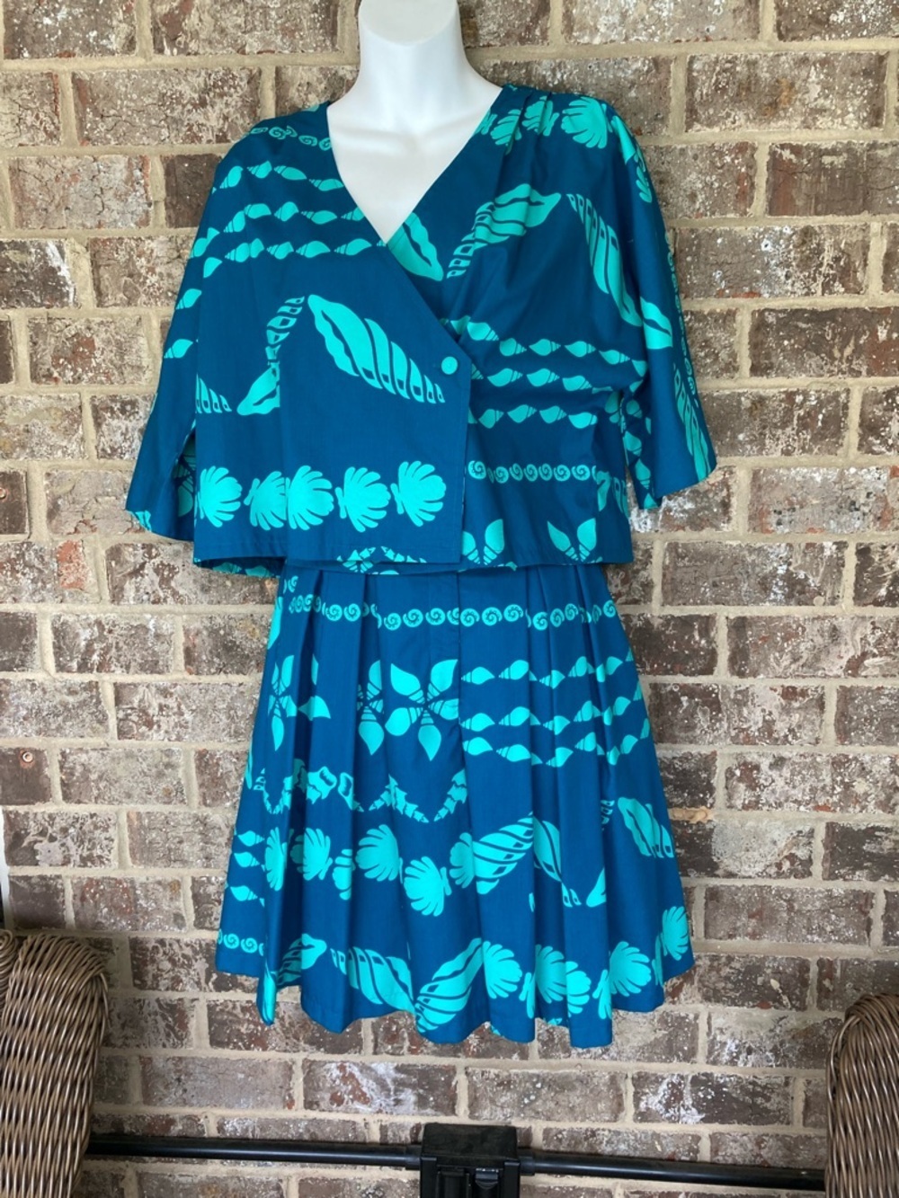Mamo Howell  10 Blue Seashells VINTAGE Hawaiian Aloha Luau Party Wrap Top Skorts